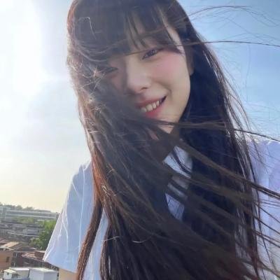 想踢沉迷男的女人